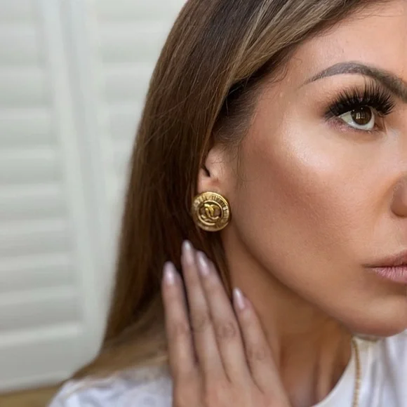 CHANEL Vintage Gold Earrings - Picture 7 of 8